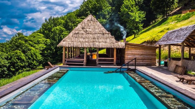 Top 10 pensiuni cu piscine uimitoare, despre care n-ai crede că sunt în România