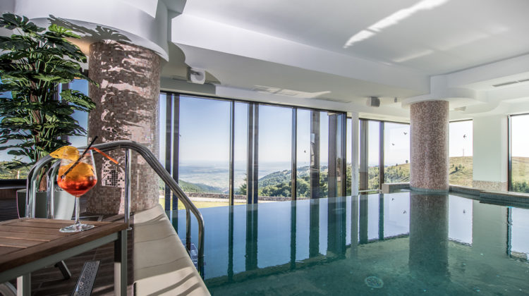 Top 10 pensiuni de poveste din România, cu piscină interioară și spa la munte