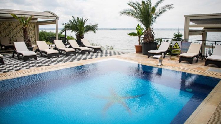 Top 10 pensiuni din România cu piscine uimitoare, pentru vacanța ta de după izolare