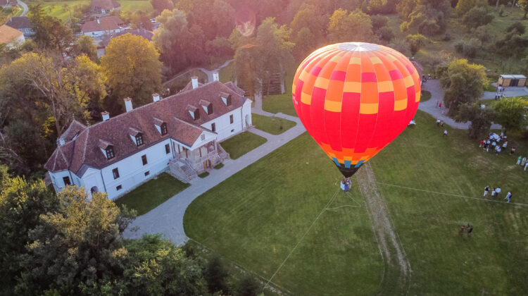 Descoperă paradisul conacelor. Top 8 conace de poveste unde să te cazezi o dată-n viață