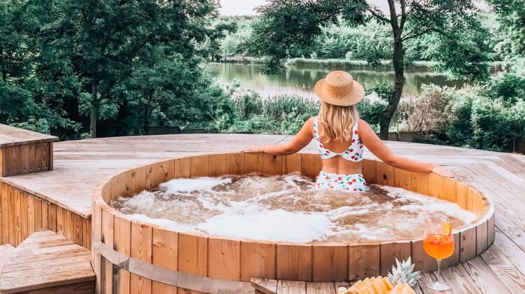 Top 12 pensiuni superbe, cu ciubăr, pentru relaxare, într-un peisaj de vis