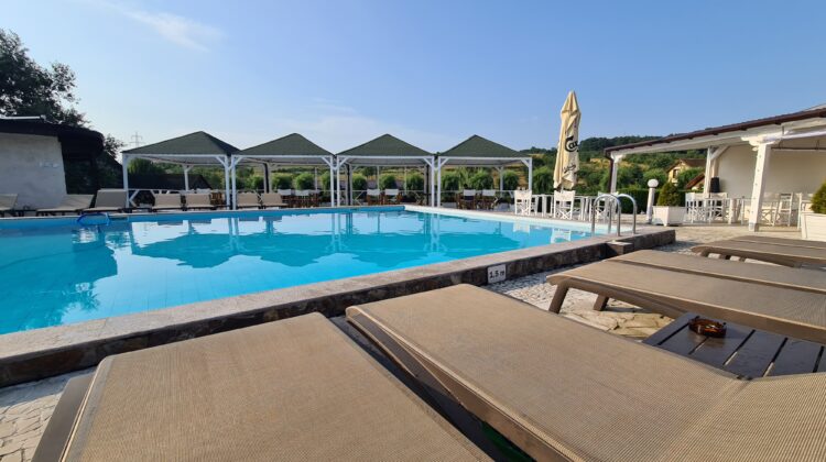 Am găsit cel mai frumos conac cu piscină din România