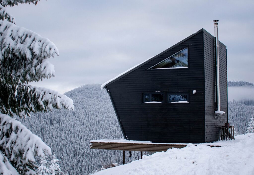 Top 9 tiny house-uri de vis, unde trebuie să te cazezi măcar o dată-n viață