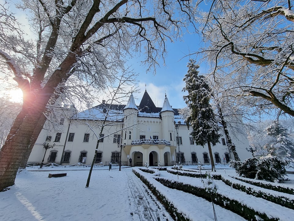 Descoperă cel mai frumos castel din România. Locul magic pe care trebuie să-l vezi o dată-n viață.