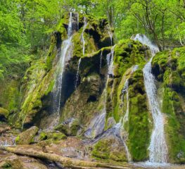 8 cascade superbe din România, cu peisaje de vis, de văzut o dată-n viață