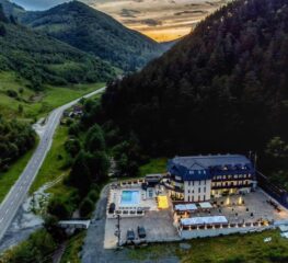 Locul de vis de la munte, cu piscină, ciubăr și saună, pentru o vară de poveste
