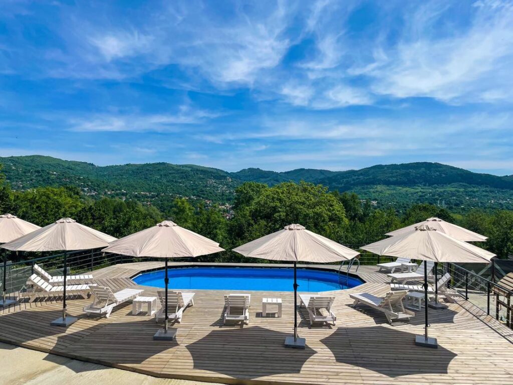 De neratat în 2023: Cazarea nouă, de la munte, cu piscină și preț bun: de la 190 de lei/pers/noapte
