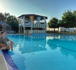 S-au deschis piscinele, cu ape termale, la preț de bun simț: 40 de lei/pers/intrarea