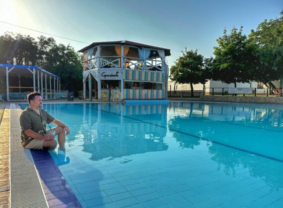 S-au deschis piscinele, cu ape termale, la preț de bun simț: 40 de lei/pers/intrarea