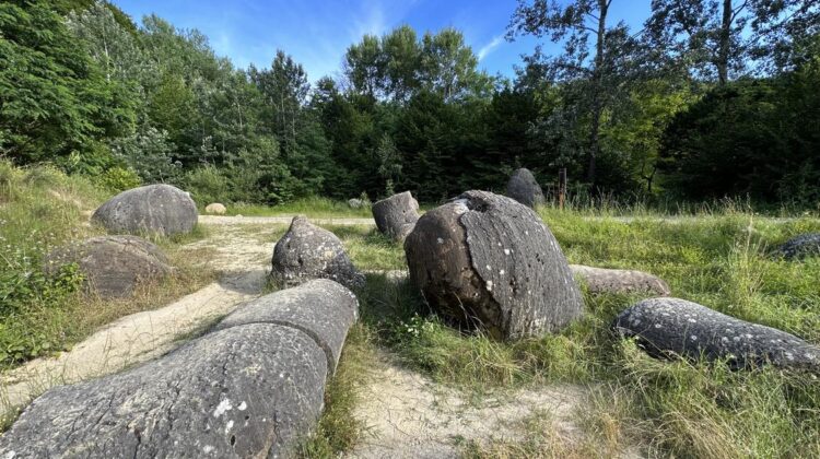 Pietrele care cresc, minunile misterioase ale României, de neratat vara aceasta