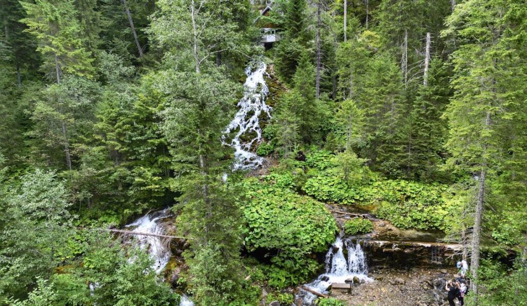 Cascada misterioasă din Bucegi, locul cu cea mai pură apă din lume