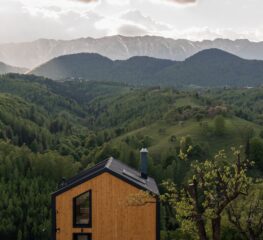 10 cabane spectaculoase, de la munte, cu o priveliște de pus în ramă
