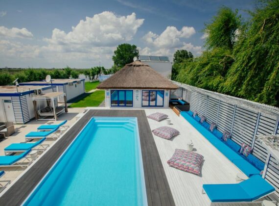 10 pensiuni superbe, cu piscină, din Delta Dunării, pentru vara aceasta