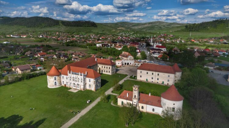 Castelul misterios, numit Versailles-ul Transilvaniei, pe care trebuie, neapărat, să-l vezi