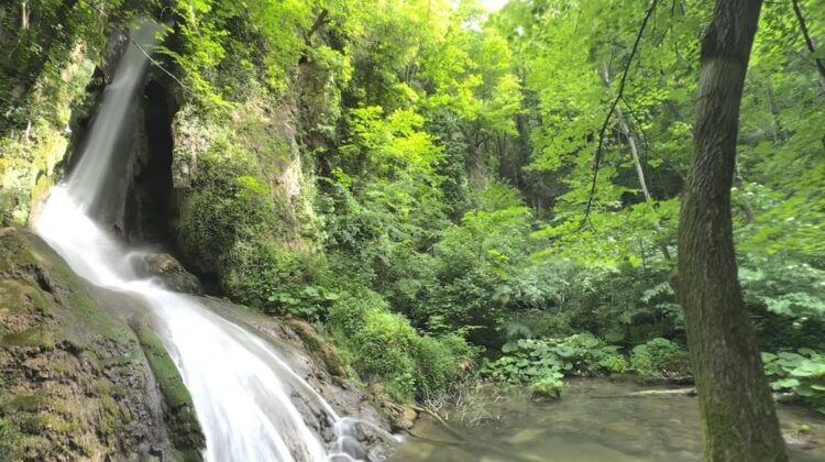 Ținutul spectaculos al cascadelor, locul magic din România, de văzut anul acesta