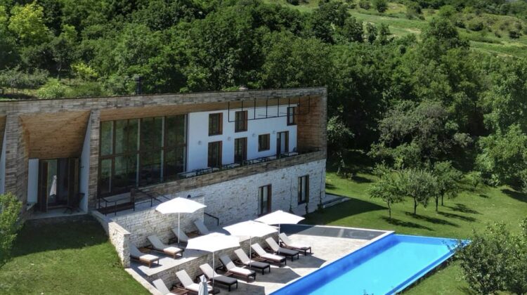 Oaza de liniște, din mijlocul naturii, cu piscină infinity