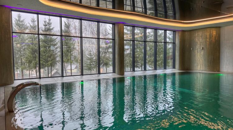 Da, e în România. Cel mai frumos spa deschis, recent, la munte, în România