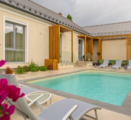 Cazare nouă, superbă, pentru vara 2025. Cu piscină, jacuzzi și saună