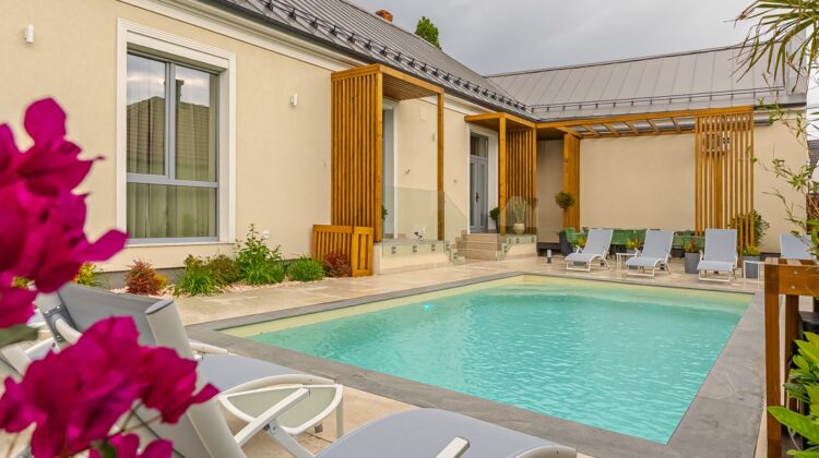 Cazare nouă, superbă, pentru vara 2025. Cu piscină, jacuzzi și saună