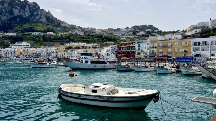 O zi în insula Capri: ce ai de văzut, de făcut, cât costă