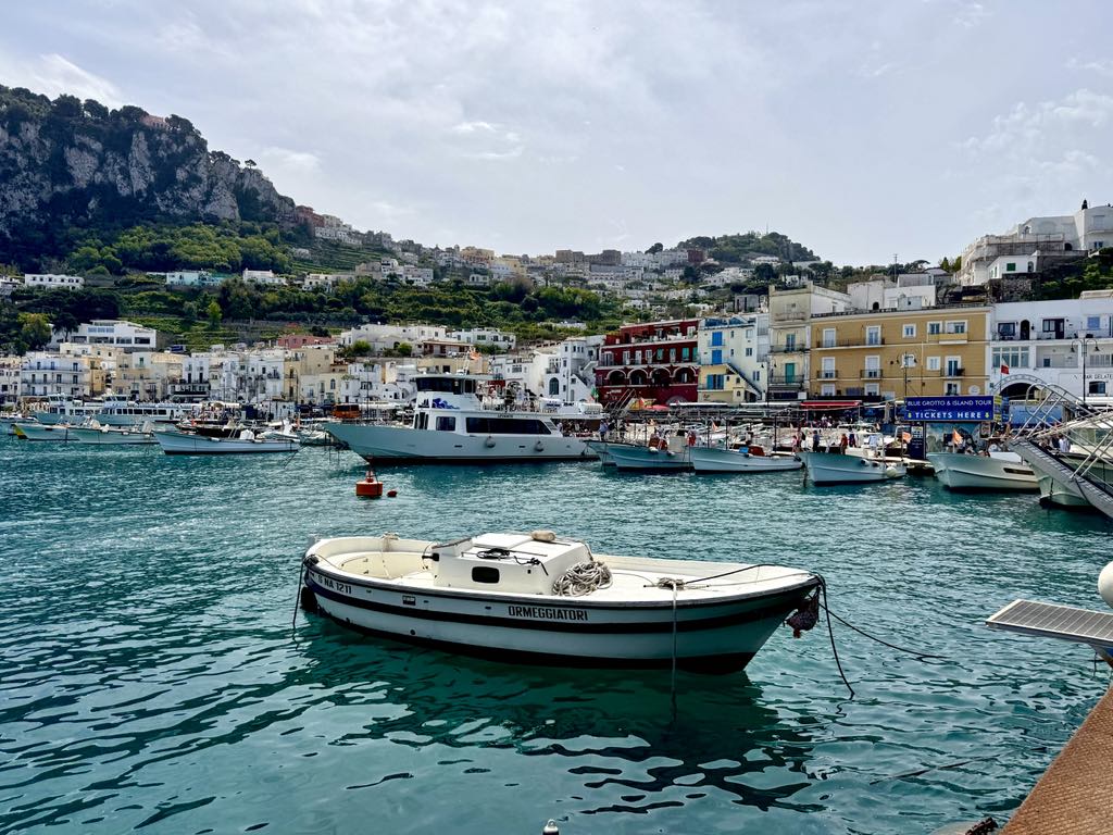O zi în insula Capri: ce ai de văzut, de făcut, cât costă