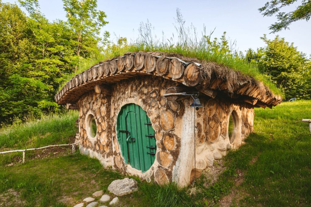 Ca-n povești. Căsuța de hobbit, recent deschisă, unde trebuie să ajungi cu cei mici