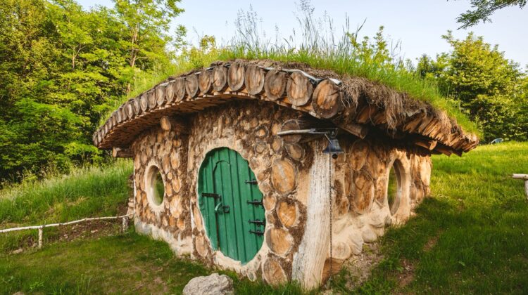 Ca-n povești. Căsuța de hobbit, recent deschisă, unde trebuie să ajungi cu cei mici
