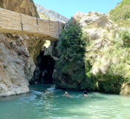 Cascada secretă Kourtaliotiko, paradisul natural al Cretei