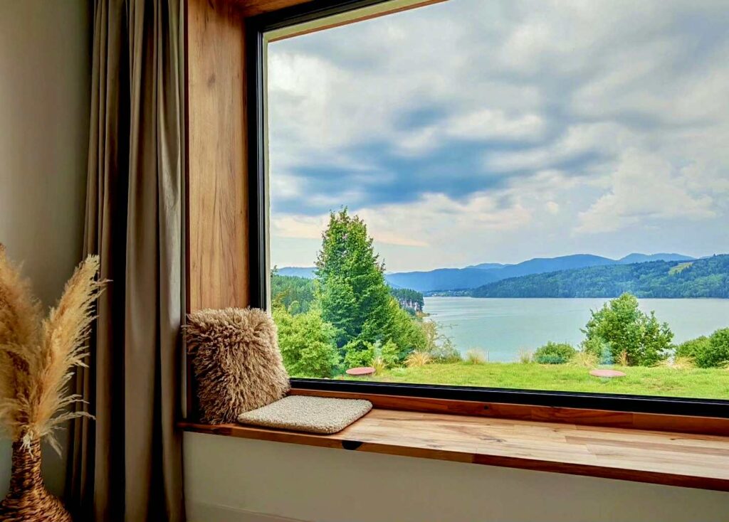 Top 10 cabane, mai puțin știute, pentru o toamnă de vis, la noi, la munte