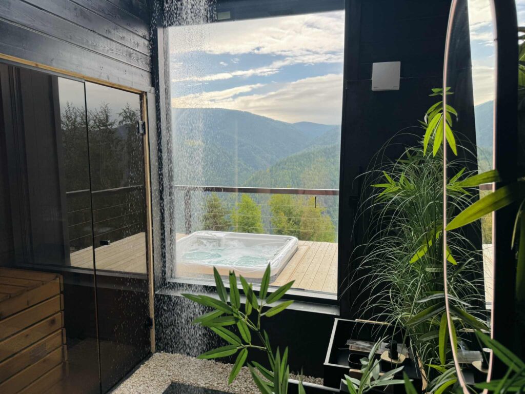 Bali? E România. Locul neștiut din munți, unde trebuie să te cazezi toamna aceasta