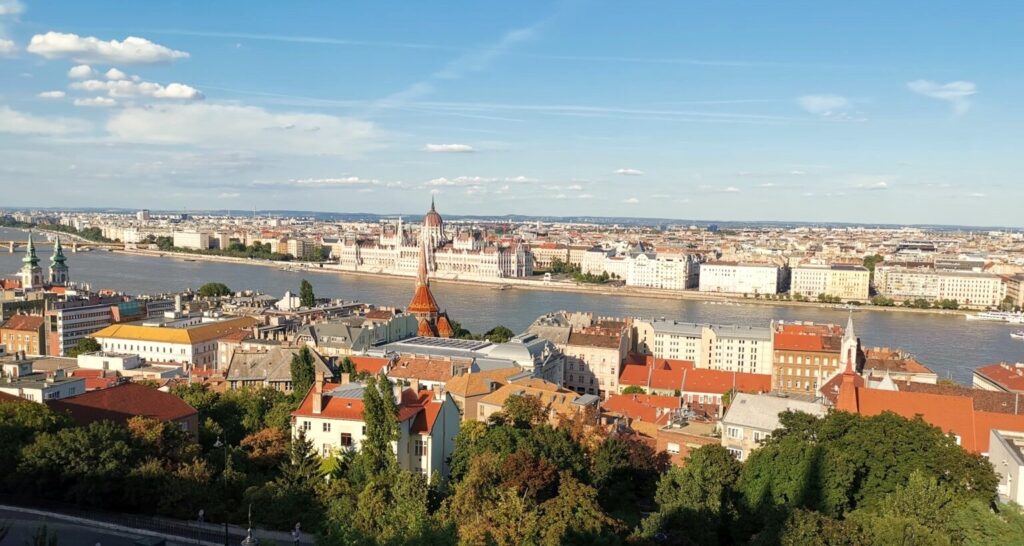 10 destinații superbe de city break, aproape de România, pentru toamna aceasta