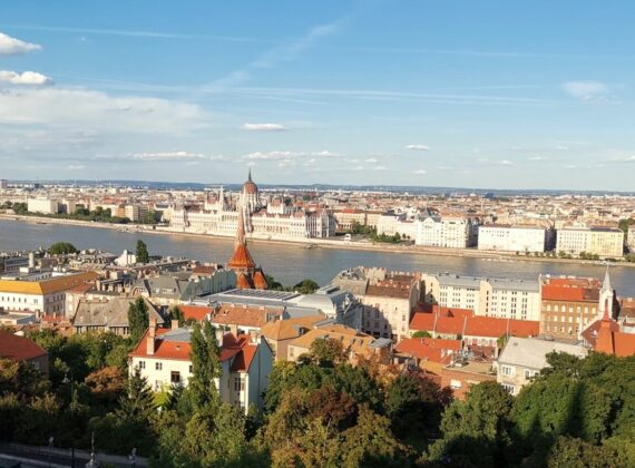 10 destinații superbe de city break, aproape de România, pentru toamna aceasta