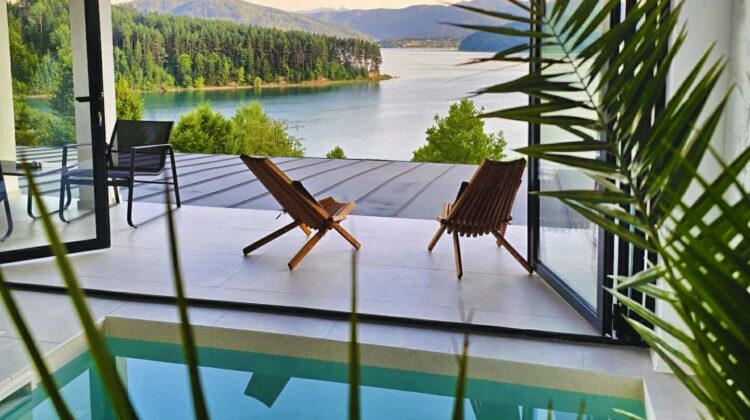 Top 10 pensiuni de la munte, din România, cu piscină sau jacuzzi, pentru o vacanță în doi