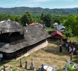 Biserica de lemn din Jupânești, cea mai frumoasă şi bine conservată din sud-estul Europei