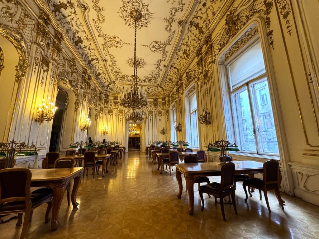 Biblioteca Ervin Szabo, Budapesta. Una dintre cele mai spectaculoase din Europa