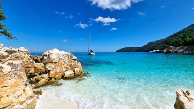 Marble Beach, Thassos. Plaja cu apă turcoaz. Tot ce trebuie să știi înainte să mergi