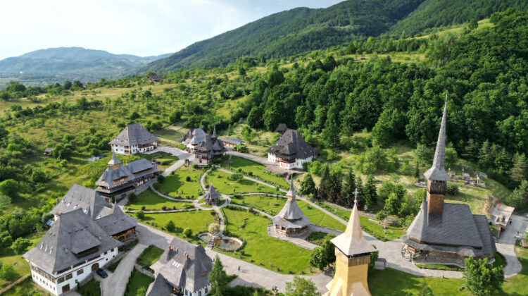 Mănăstirea Bârsana, sufletul Maramureșului. Una dintre cele mai frumoase mănăstiri din România