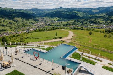 Spectaculos! Avem imagini cu cea mai nouă piscină infinity din România. Și, sincer, arată ireal.