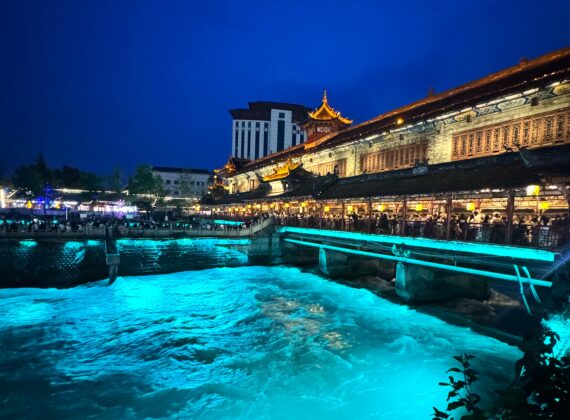Ghid de călătorie Chengdu, China: Urși panda, „Lacrimi Albastre” și experiențe autentice