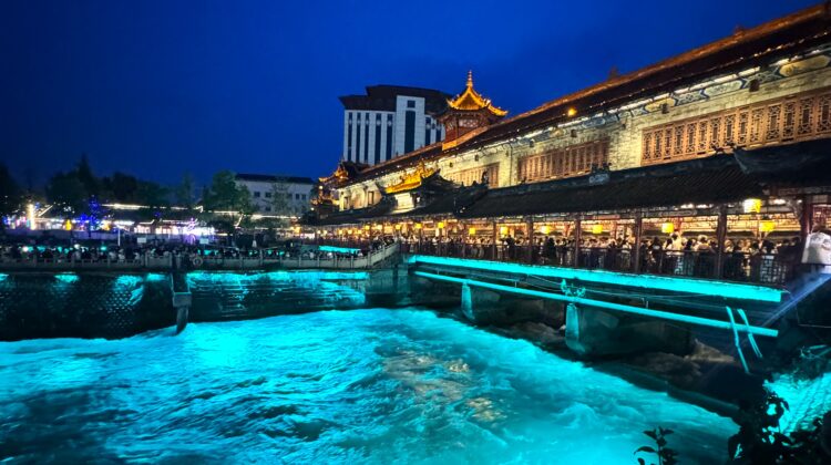 Ghid de călătorie Chengdu, China: Urși panda, „Lacrimi Albastre” și experiențe autentice
