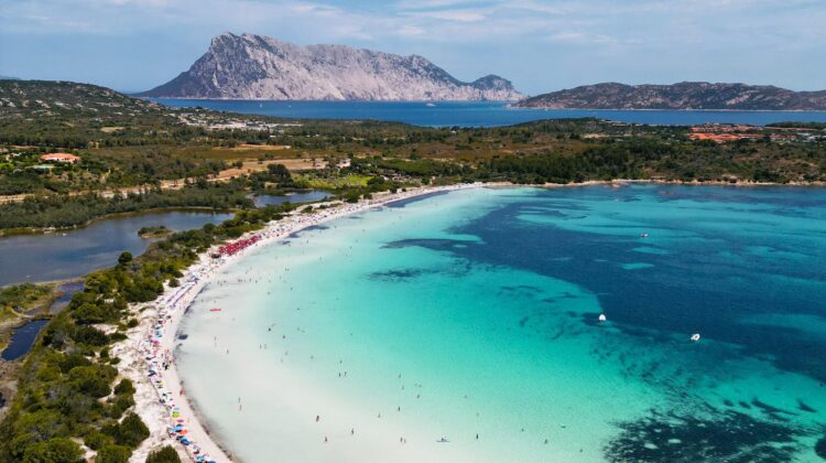 Ghid complet de vacanță în Sardinia. Tot ce trebuie să știi înainte să pleci: unde te cazezi, cât costă, cum ajungi