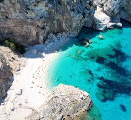 Paradisul secret al lumii, cu ape turcoaz, la două ore de zbor de România