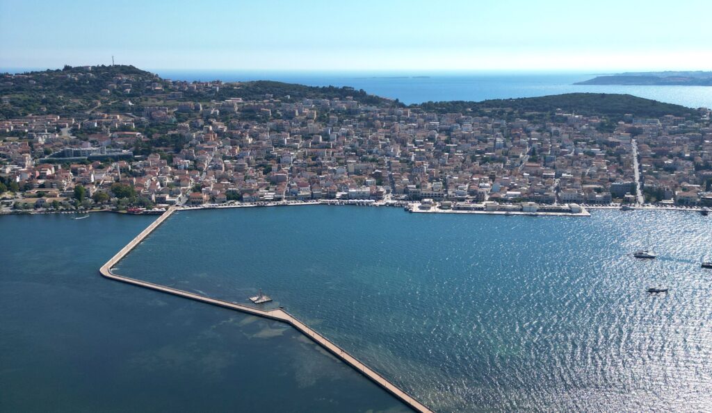 Podul De Bosset, Kefalonia. Cel mai lung pod de piatră peste mare din lume e în Grecia