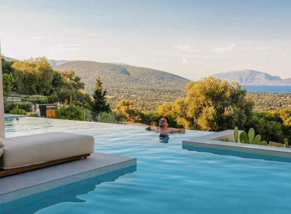 Am găsit cazarea de vis, cu piscină infinity, și cea mai frumoasă priveliște din Kefalonia