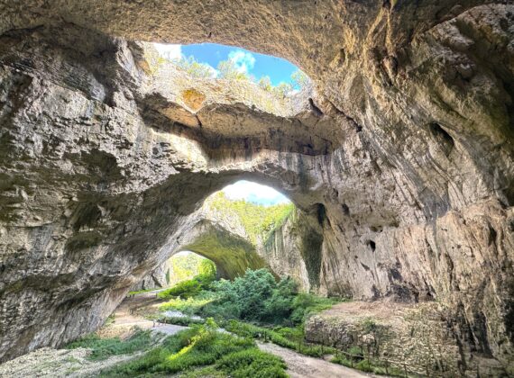 Peștera Devetashka, Bulgaria. Minunea naturală aproape de România