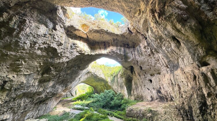 Peștera Devetashka, Bulgaria. Minunea naturală aproape de România