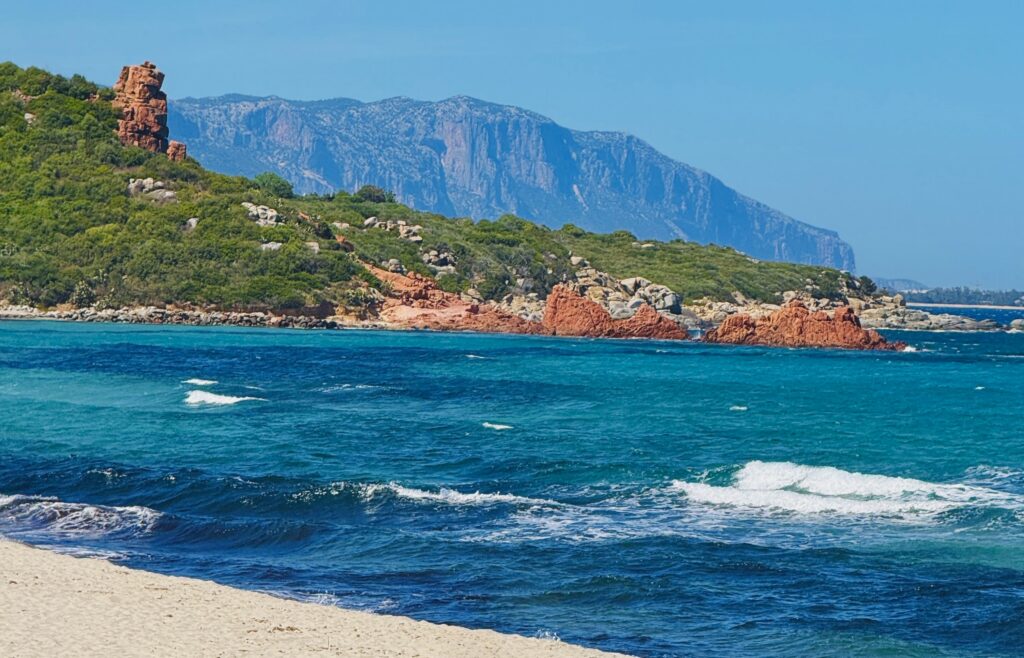 Blue Zone din Sardinia: satele în care oamenii trăiesc peste 100 de ani. Ce au atât de special?