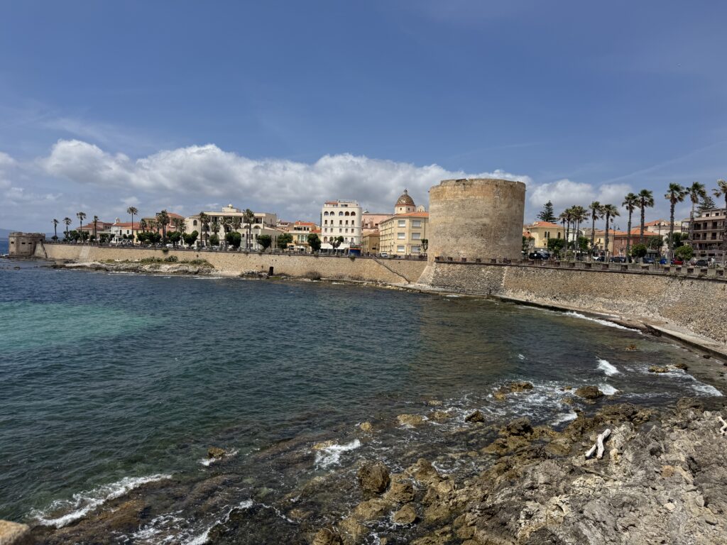 Alghero, Sardinia. Obiective turistice, plaje, unde te cazezi