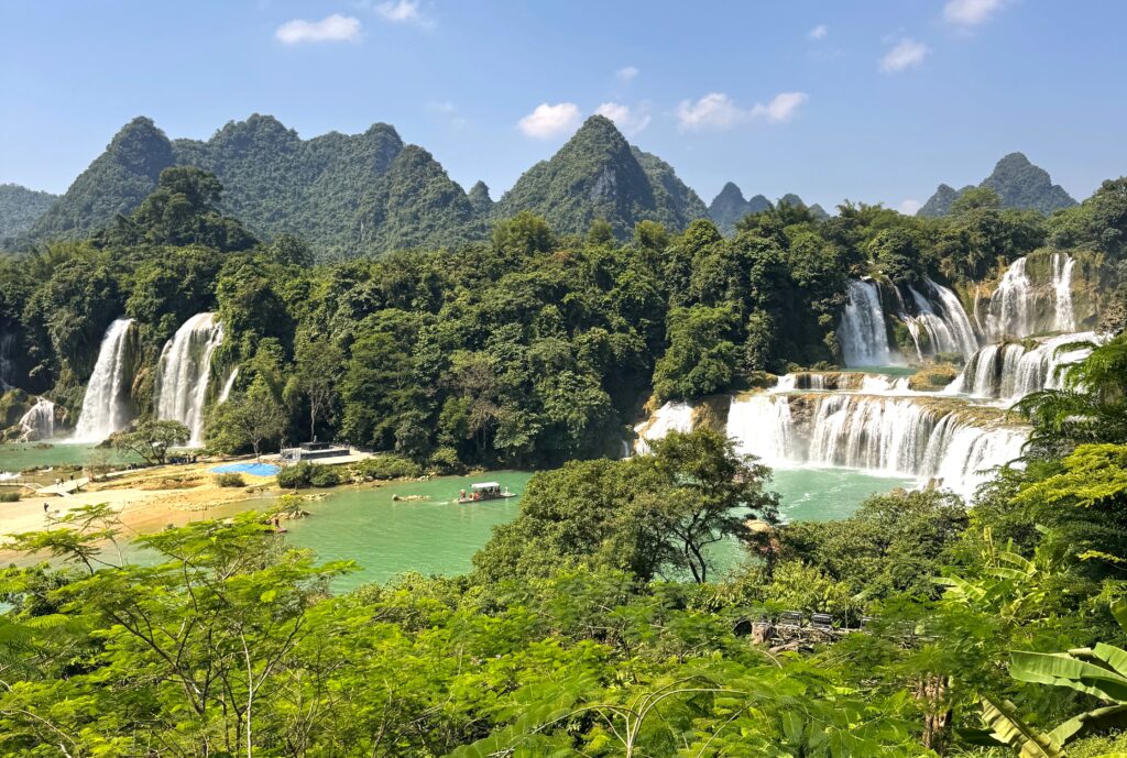 Cascada Detian, China. Minunea naturală, la granița dintre două lumi. Ghid complet de vizitare.