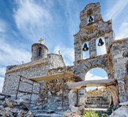 Paraclisul Sfântului Paisie din Creta, oaza de liniște, deasupra Mării Libiei